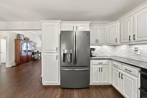Kitchen - 318 Sherry Ann Ct, Alexander, AR 72002 photo 6 of 9
