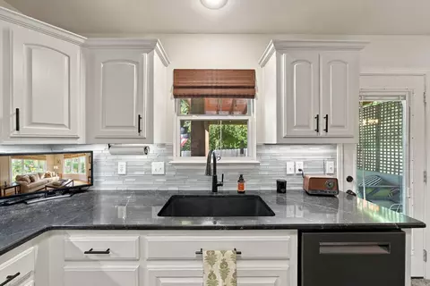 Kitchen - 318 Sherry Ann Ct, Alexander, AR 72002 photo 2 of 9