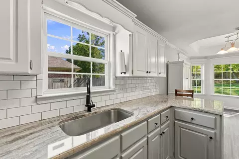 Kitchen - 27 Magness Creek Dr, Cabot, AR 72023 photo 4 of 7