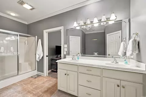 Bath - 4815 Dover Ln, Conway, AR 72034 photo 5 of 6