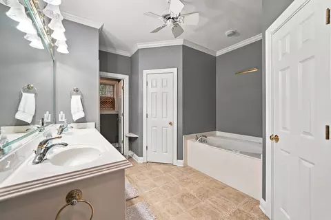 Bath - 4815 Dover Ln, Conway, AR 72034 photo 2 of 6