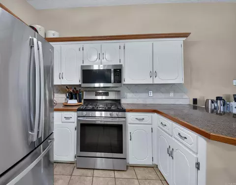 Kitchen - 32 G St, Cabot, AR 72023 photo 4 of 4