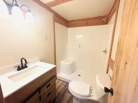 Bath - 261 Mitchell Rd, Mountain View, AR 72560 photo 3 of 3