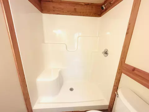Bath - 261 Mitchell Rd, Mountain View, AR 72560 photo 2 of 3