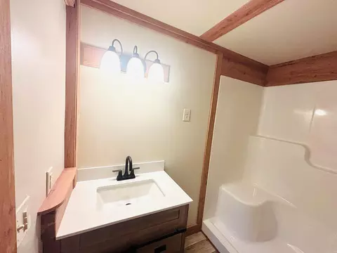 Bath - 261 Mitchell Rd, Mountain View, AR 72560 photo 1 of 3