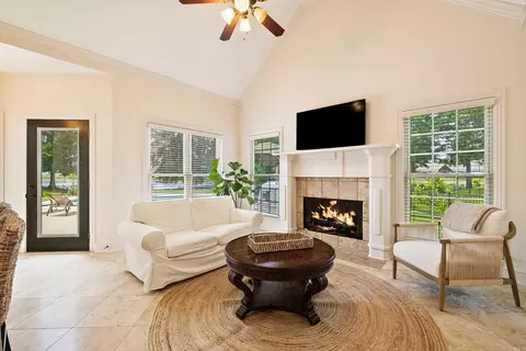 Living - 7611 Worth Ave, Benton, AR 72019 photo 3 of 3