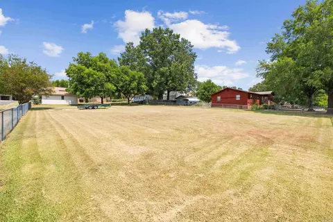 Exterior - 305 Ruth St, Benton, AR 72019 photo 6 of 13