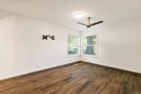 Living - 305 Ruth St, Benton, AR 72019 photo 3 of 5