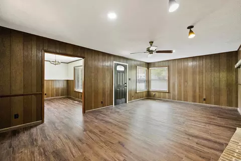 Living - 305 Ruth St, Benton, AR 72019 photo 4 of 5