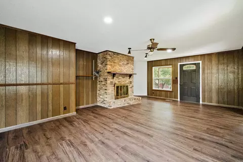 Living - 305 Ruth St, Benton, AR 72019 photo 2 of 5