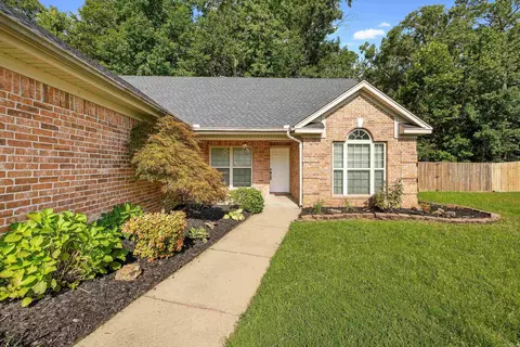 Exterior - 325 Madison Place Cir, Benton, AR 72015 photo 3 of 10