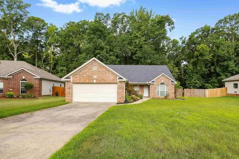Exterior - 325 Madison Place Cir, Benton, AR 72015 photo 8 of 10
