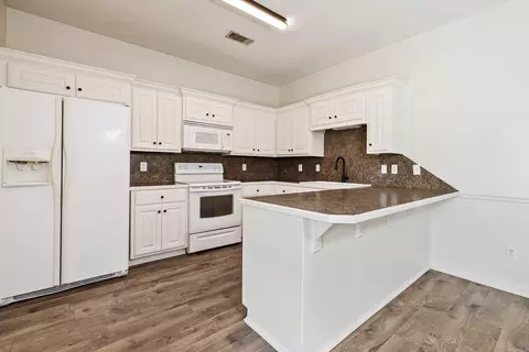 Kitchen - 325 Madison Place Cir, Benton, AR 72015 photo 2 of 4