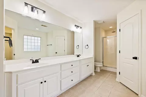 Bath - 325 Madison Place Cir, Benton, AR 72015 photo 3 of 3