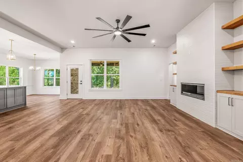 Living - 18 Avondale Rd, Cabot, AR 72023 photo 1 of 3