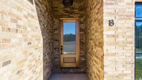 Entry Way - 18 Avondale Rd, Cabot, AR 72023 photo 1 of 5