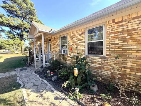 Exterior - 1221 Rankin St Ave, Ashdown, AR 71822 photo 2 of 9