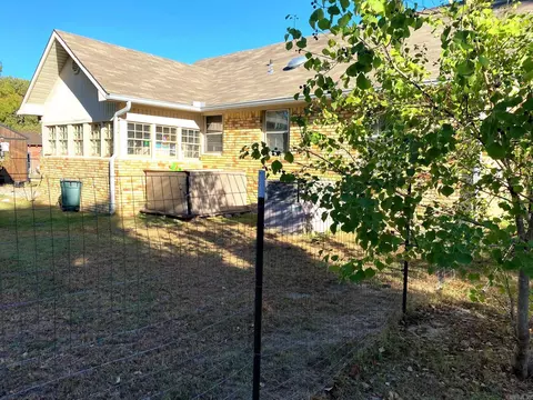 Exterior - 1221 Rankin St Ave, Ashdown, AR 71822 photo 3 of 9