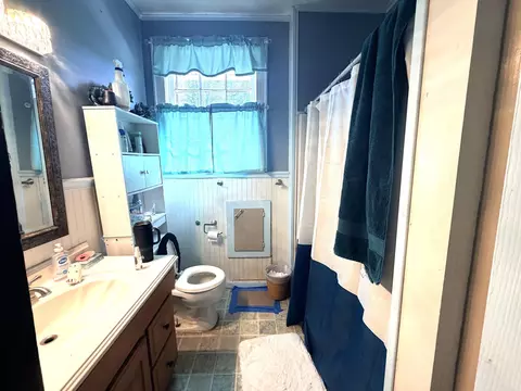 Bath - 1221 Rankin St Ave, Ashdown, AR 71822 photo 2 of 3