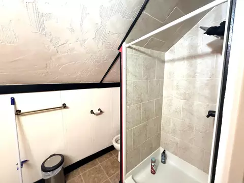 Bath - 1221 Rankin St Ave, Ashdown, AR 71822 photo 3 of 3