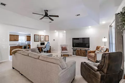 Living - 620 Blossom, Trumann, AR 72472 photo 1 of 2