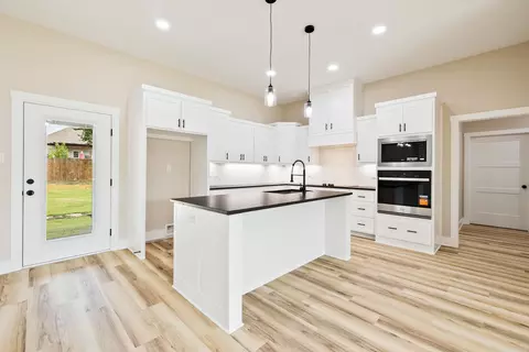 Kitchen - 117 Michelle Dr, Beebe, AR 72012 photo 1 of 4