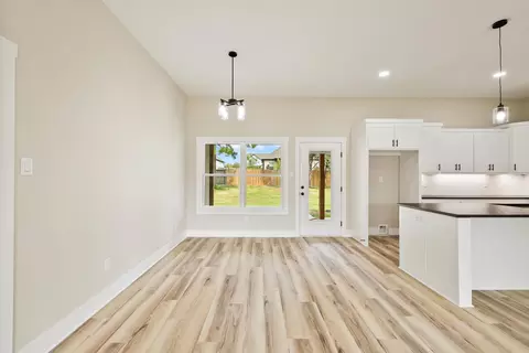 Living - 117 Michelle Dr, Beebe, AR 72012 photo 5 of 6