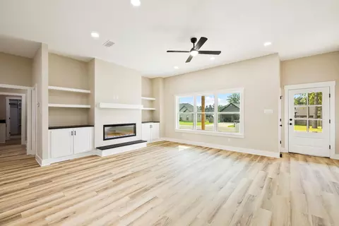Living - 117 Michelle Dr, Beebe, AR 72012 photo 1 of 6