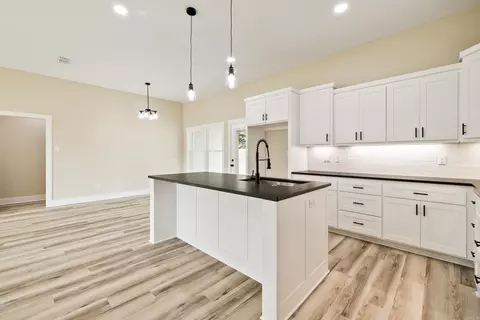 Kitchen - 117 Michelle Dr, Beebe, AR 72012 photo 4 of 4