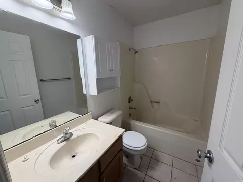 Bath - 1760 Monaco Dr, Conway, AR 72034 photo 1 of 2
