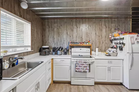 Kitchen - 129 E Cloverdale Dr, Brinkley, AR 72021 photo 2 of 2