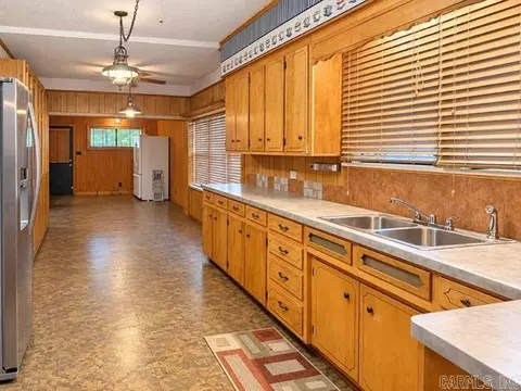 Kitchen - 617 Pine Bluff St, Malvern, AR 72104 photo 1 of 6