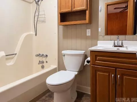 Bath - 617 Pine Bluff St, Malvern, AR 72104 photo 1 of 3
