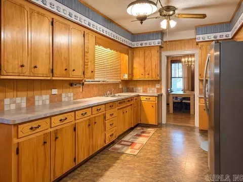 Kitchen - 617 Pine Bluff St, Malvern, AR 72104 photo 4 of 6