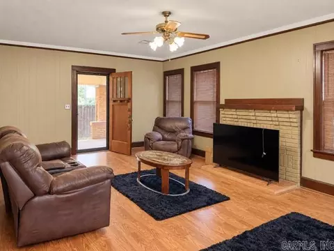 Living - 617 Pine Bluff St, Malvern, AR 72104 photo 2 of 3