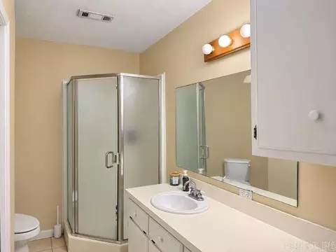 Bath - 617 Pine Bluff St, Malvern, AR 72104 photo 3 of 3