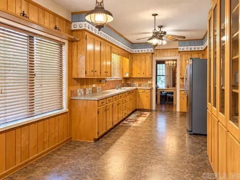 Kitchen - 617 Pine Bluff St, Malvern, AR 72104 photo 6 of 6