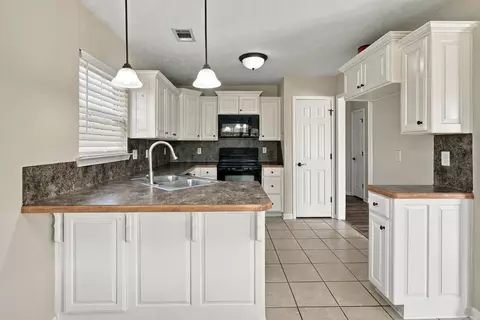 Kitchen - 69 Willow Lake Dr, Ward, AR 72176 photo 1 of 6