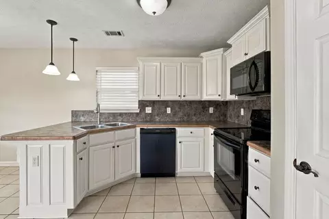 Kitchen - 69 Willow Lake Dr, Ward, AR 72176 photo 2 of 6