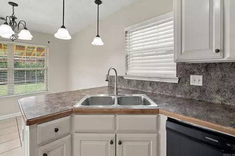 Kitchen - 69 Willow Lake Dr, Ward, AR 72176 photo 6 of 6