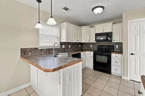 Kitchen - 69 Willow Lake Dr, Ward, AR 72176 photo 4 of 6