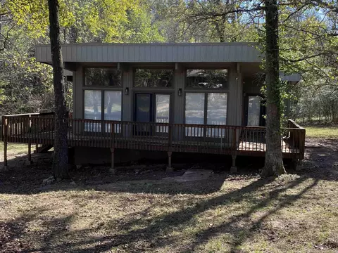 18 Pequot Dr, Cherokee Village, AR 72529