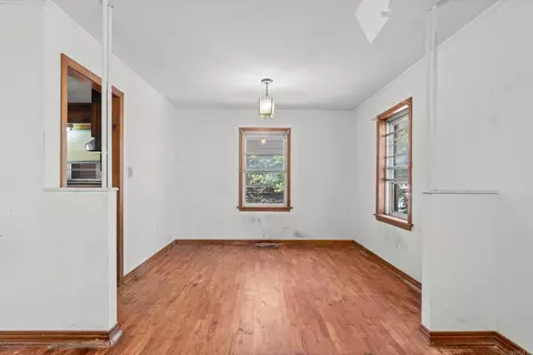 Living - 702 N Spring St, Searcy, AR 72143 photo 3 of 3