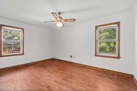 Bedroom - 702 N Spring St, Searcy, AR 72143 photo 3 of 4