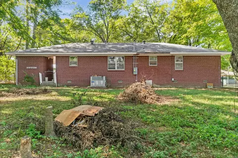 Exterior - 702 N Spring St, Searcy, AR 72143 photo 5 of 6