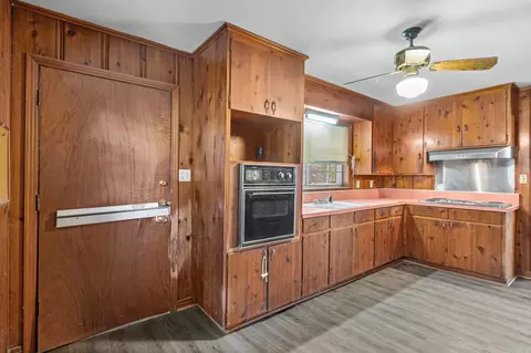 Kitchen - 702 N Spring St, Searcy, AR 72143 photo 2 of 2