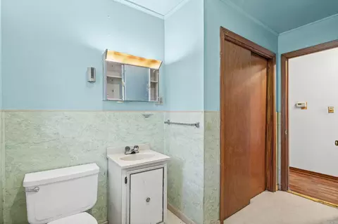 Bath - 702 N Spring St, Searcy, AR 72143 photo 3 of 4