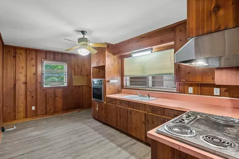 Kitchen - 702 N Spring St, Searcy, AR 72143 photo 1 of 2