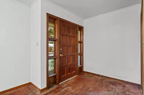 Entry Way - 702 N Spring St, Searcy, AR 72143 photo 1 of 3