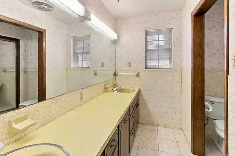 Bath - 608 S Baridon St, Conway, AR 72034 photo 2 of 2